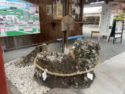 粉河産土神社（たのもしの宮）の{uncategorized: "未分類", other: "その他", undefined: "問題あり", building: "その他建物", grave: "お墓", sacred_gate: "鳥居", guardian: "狛犬", statue: "像", buddha: "仏像", history: "歴史", nature: "自然", garden: "庭園", animal: "動物", pagoda: "塔", temizu: "手水舎", mountain_gate: "山門・神門", sanctuary: "本殿・本堂", subordinate: "末社・摂社", art: "芸術", scenery: "景色", jizo: "地蔵", ema: "絵馬", goshuin: "御朱印", omikuji: "おみくじ", items: "授与品その他", amulet: "お守り", goshuincho: "御朱印帳", eats: "食事", festival: "お祭り", votive_dance: "神楽", shichigosan: "七五三参", wedding: "結婚式", experience: "体験その他", initially: "初詣", around: "周辺", anti_infection: "感染症対策"}