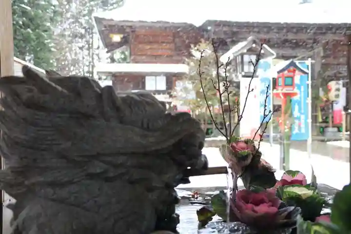 滑川神社 - 仕事と子どもの守り神の手水舎