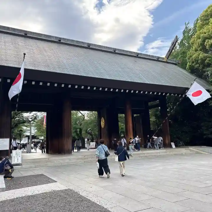 靖國神社の{uncategorized: "未分類", other: "その他", undefined: "問題あり", building: "その他建物", grave: "お墓", sacred_gate: "鳥居", guardian: "狛犬", statue: "像", buddha: "仏像", history: "歴史", nature: "自然", garden: "庭園", animal: "動物", pagoda: "塔", temizu: "手水舎", mountain_gate: "山門・神門", sanctuary: "本殿・本堂", subordinate: "末社・摂社", art: "芸術", scenery: "景色", jizo: "地蔵", ema: "絵馬", goshuin: "御朱印", omikuji: "おみくじ", items: "授与品その他", amulet: "お守り", goshuincho: "御朱印帳", eats: "食事", festival: "お祭り", votive_dance: "神楽", shichigosan: "七五三参", wedding: "結婚式", experience: "体験その他", initially: "初詣", around: "周辺", anti_infection: "感染症対策"}