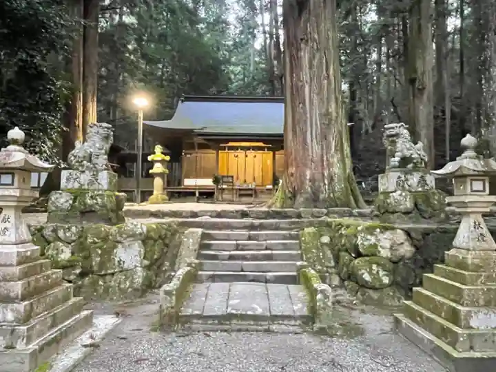 室生龍穴神社の本殿・本堂