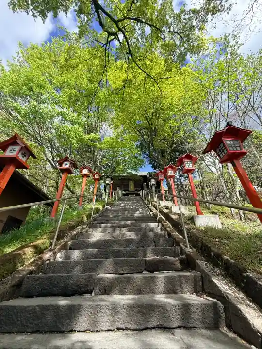 熊野皇大神社の{uncategorized: "未分類", other: "その他", undefined: "問題あり", building: "その他建物", grave: "お墓", sacred_gate: "鳥居", guardian: "狛犬", statue: "像", buddha: "仏像", history: "歴史", nature: "自然", garden: "庭園", animal: "動物", pagoda: "塔", temizu: "手水舎", mountain_gate: "山門・神門", sanctuary: "本殿・本堂", subordinate: "末社・摂社", art: "芸術", scenery: "景色", jizo: "地蔵", ema: "絵馬", goshuin: "御朱印", omikuji: "おみくじ", items: "授与品その他", amulet: "お守り", goshuincho: "御朱印帳", eats: "食事", festival: "お祭り", votive_dance: "神楽", shichigosan: "七五三参", wedding: "結婚式", experience: "体験その他", initially: "初詣", around: "周辺", anti_infection: "感染症対策"}