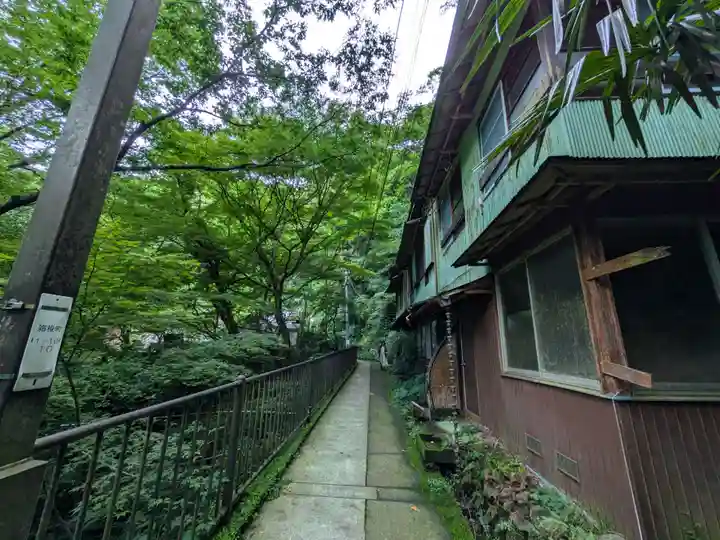 深澤銭洗弁財天の周辺