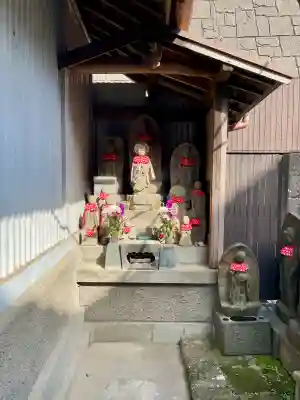 良長院の{uncategorized: "未分類", other: "その他", undefined: "問題あり", building: "その他建物", grave: "お墓", sacred_gate: "鳥居", guardian: "狛犬", statue: "像", buddha: "仏像", history: "歴史", nature: "自然", garden: "庭園", animal: "動物", pagoda: "塔", temizu: "手水舎", mountain_gate: "山門・神門", sanctuary: "本殿・本堂", subordinate: "末社・摂社", art: "芸術", scenery: "景色", jizo: "地蔵", ema: "絵馬", goshuin: "御朱印", omikuji: "おみくじ", items: "授与品その他", amulet: "お守り", goshuincho: "御朱印帳", eats: "食事", festival: "お祭り", votive_dance: "神楽", shichigosan: "七五三参", wedding: "結婚式", experience: "体験その他", initially: "初詣", around: "周辺", anti_infection: "感染症対策"}