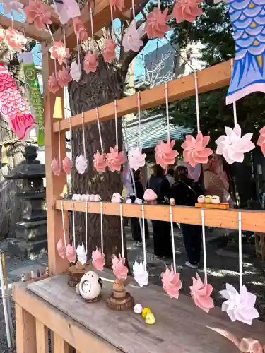 札幌諏訪神社の{uncategorized: "未分類", other: "その他", undefined: "問題あり", building: "その他建物", grave: "お墓", sacred_gate: "鳥居", guardian: "狛犬", statue: "像", buddha: "仏像", history: "歴史", nature: "自然", garden: "庭園", animal: "動物", pagoda: "塔", temizu: "手水舎", mountain_gate: "山門・神門", sanctuary: "本殿・本堂", subordinate: "末社・摂社", art: "芸術", scenery: "景色", jizo: "地蔵", ema: "絵馬", goshuin: "御朱印", omikuji: "おみくじ", items: "授与品その他", amulet: "お守り", goshuincho: "御朱印帳", eats: "食事", festival: "お祭り", votive_dance: "神楽", shichigosan: "七五三参", wedding: "結婚式", experience: "体験その他", initially: "初詣", around: "周辺", anti_infection: "感染症対策"}