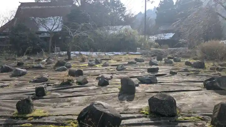 円満寺の{uncategorized: "未分類", other: "その他", undefined: "問題あり", building: "その他建物", grave: "お墓", sacred_gate: "鳥居", guardian: "狛犬", statue: "像", buddha: "仏像", history: "歴史", nature: "自然", garden: "庭園", animal: "動物", pagoda: "塔", temizu: "手水舎", mountain_gate: "山門・神門", sanctuary: "本殿・本堂", subordinate: "末社・摂社", art: "芸術", scenery: "景色", jizo: "地蔵", ema: "絵馬", goshuin: "御朱印", omikuji: "おみくじ", items: "授与品その他", amulet: "お守り", goshuincho: "御朱印帳", eats: "食事", festival: "お祭り", votive_dance: "神楽", shichigosan: "七五三参", wedding: "結婚式", experience: "体験その他", initially: "初詣", around: "周辺", anti_infection: "感染症対策"}