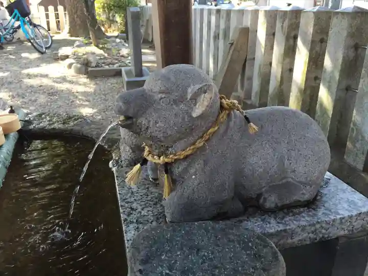 羊神社の手水舎