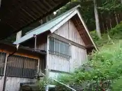 神明社の本殿