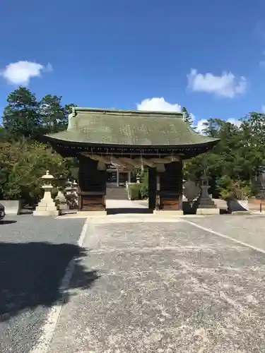 勝田神社の山門