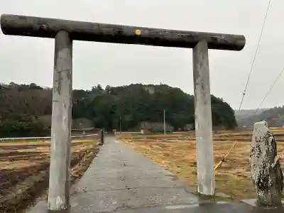 賀茂神社の{uncategorized: "未分類", other: "その他", undefined: "問題あり", building: "その他建物", grave: "お墓", sacred_gate: "鳥居", guardian: "狛犬", statue: "像", buddha: "仏像", history: "歴史", nature: "自然", garden: "庭園", animal: "動物", pagoda: "塔", temizu: "手水舎", mountain_gate: "山門・神門", sanctuary: "本殿・本堂", subordinate: "末社・摂社", art: "芸術", scenery: "景色", jizo: "地蔵", ema: "絵馬", goshuin: "御朱印", omikuji: "おみくじ", items: "授与品その他", amulet: "お守り", goshuincho: "御朱印帳", eats: "食事", festival: "お祭り", votive_dance: "神楽", shichigosan: "七五三参", wedding: "結婚式", experience: "体験その他", initially: "初詣", around: "周辺", anti_infection: "感染症対策"}