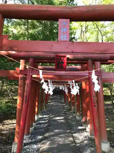 新屋山神社の鳥居