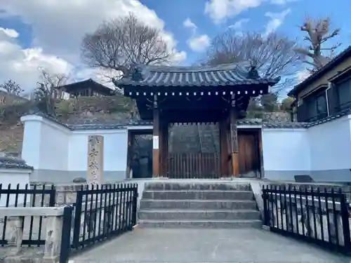 放生院常光寺の山門