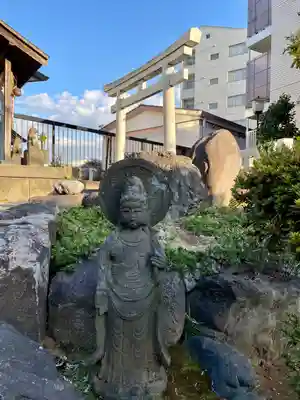 榎稲荷神社の仏像
