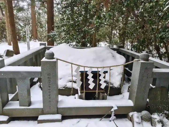 鹿島神社の{uncategorized: "未分類", other: "その他", undefined: "問題あり", building: "その他建物", grave: "お墓", sacred_gate: "鳥居", guardian: "狛犬", statue: "像", buddha: "仏像", history: "歴史", nature: "自然", garden: "庭園", animal: "動物", pagoda: "塔", temizu: "手水舎", mountain_gate: "山門・神門", sanctuary: "本殿・本堂", subordinate: "末社・摂社", art: "芸術", scenery: "景色", jizo: "地蔵", ema: "絵馬", goshuin: "御朱印", omikuji: "おみくじ", items: "授与品その他", amulet: "お守り", goshuincho: "御朱印帳", eats: "食事", festival: "お祭り", votive_dance: "神楽", shichigosan: "七五三参", wedding: "結婚式", experience: "体験その他", initially: "初詣", around: "周辺", anti_infection: "感染症対策"}