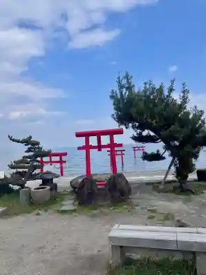 大魚神社の{uncategorized: "未分類", other: "その他", undefined: "問題あり", building: "その他建物", grave: "お墓", sacred_gate: "鳥居", guardian: "狛犬", statue: "像", buddha: "仏像", history: "歴史", nature: "自然", garden: "庭園", animal: "動物", pagoda: "塔", temizu: "手水舎", mountain_gate: "山門・神門", sanctuary: "本殿・本堂", subordinate: "末社・摂社", art: "芸術", scenery: "景色", jizo: "地蔵", ema: "絵馬", goshuin: "御朱印", omikuji: "おみくじ", items: "授与品その他", amulet: "お守り", goshuincho: "御朱印帳", eats: "食事", festival: "お祭り", votive_dance: "神楽", shichigosan: "七五三参", wedding: "結婚式", experience: "体験その他", initially: "初詣", around: "周辺", anti_infection: "感染症対策"}