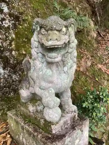 神明神社（秋葉神社）の狛犬