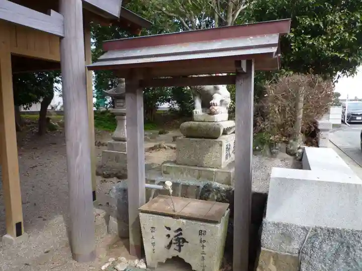 牟山中臣神社の手水舎