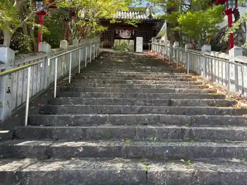 艮神社の{uncategorized: "未分類", other: "その他", undefined: "問題あり", building: "その他建物", grave: "お墓", sacred_gate: "鳥居", guardian: "狛犬", statue: "像", buddha: "仏像", history: "歴史", nature: "自然", garden: "庭園", animal: "動物", pagoda: "塔", temizu: "手水舎", mountain_gate: "山門・神門", sanctuary: "本殿・本堂", subordinate: "末社・摂社", art: "芸術", scenery: "景色", jizo: "地蔵", ema: "絵馬", goshuin: "御朱印", omikuji: "おみくじ", items: "授与品その他", amulet: "お守り", goshuincho: "御朱印帳", eats: "食事", festival: "お祭り", votive_dance: "神楽", shichigosan: "七五三参", wedding: "結婚式", experience: "体験その他", initially: "初詣", around: "周辺", anti_infection: "感染症対策"}