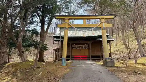 橡木山白木神社の{uncategorized: "未分類", other: "その他", undefined: "問題あり", building: "その他建物", grave: "お墓", sacred_gate: "鳥居", guardian: "狛犬", statue: "像", buddha: "仏像", history: "歴史", nature: "自然", garden: "庭園", animal: "動物", pagoda: "塔", temizu: "手水舎", mountain_gate: "山門・神門", sanctuary: "本殿・本堂", subordinate: "末社・摂社", art: "芸術", scenery: "景色", jizo: "地蔵", ema: "絵馬", goshuin: "御朱印", omikuji: "おみくじ", items: "授与品その他", amulet: "お守り", goshuincho: "御朱印帳", eats: "食事", festival: "お祭り", votive_dance: "神楽", shichigosan: "七五三参", wedding: "結婚式", experience: "体験その他", initially: "初詣", around: "周辺", anti_infection: "感染症対策"}