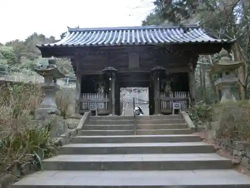 熊谷寺の山門