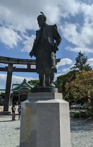 豊國神社の像