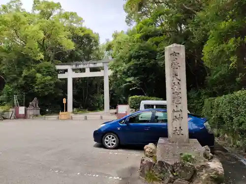 竈山神社の建物その他