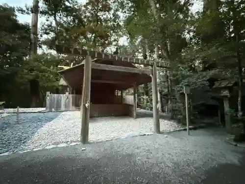 伊勢神宮外宮（豊受大神宮）の{uncategorized: "未分類", other: "その他", undefined: "問題あり", building: "その他建物", grave: "お墓", sacred_gate: "鳥居", guardian: "狛犬", statue: "像", buddha: "仏像", history: "歴史", nature: "自然", garden: "庭園", animal: "動物", pagoda: "塔", temizu: "手水舎", mountain_gate: "山門・神門", sanctuary: "本殿・本堂", subordinate: "末社・摂社", art: "芸術", scenery: "景色", jizo: "地蔵", ema: "絵馬", goshuin: "御朱印", omikuji: "おみくじ", items: "授与品その他", amulet: "お守り", goshuincho: "御朱印帳", eats: "食事", festival: "お祭り", votive_dance: "神楽", shichigosan: "七五三参", wedding: "結婚式", experience: "体験その他", initially: "初詣", around: "周辺", anti_infection: "感染症対策"}