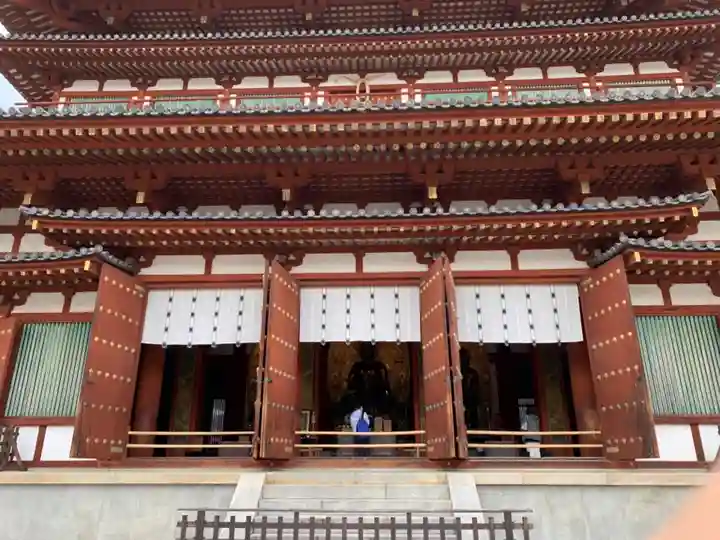 薬師寺の本殿・本堂