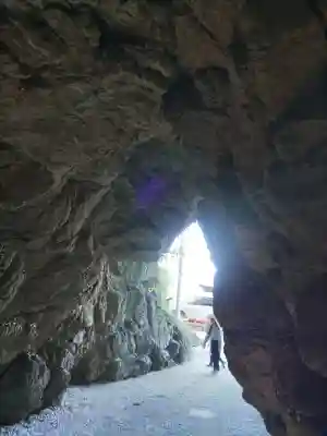 安乎岩戸神社（旧表記：安乎岩戸信龍神社）の{uncategorized: "未分類", other: "その他", undefined: "問題あり", building: "その他建物", grave: "お墓", sacred_gate: "鳥居", guardian: "狛犬", statue: "像", buddha: "仏像", history: "歴史", nature: "自然", garden: "庭園", animal: "動物", pagoda: "塔", temizu: "手水舎", mountain_gate: "山門・神門", sanctuary: "本殿・本堂", subordinate: "末社・摂社", art: "芸術", scenery: "景色", jizo: "地蔵", ema: "絵馬", goshuin: "御朱印", omikuji: "おみくじ", items: "授与品その他", amulet: "お守り", goshuincho: "御朱印帳", eats: "食事", festival: "お祭り", votive_dance: "神楽", shichigosan: "七五三参", wedding: "結婚式", experience: "体験その他", initially: "初詣", around: "周辺", anti_infection: "感染症対策"}