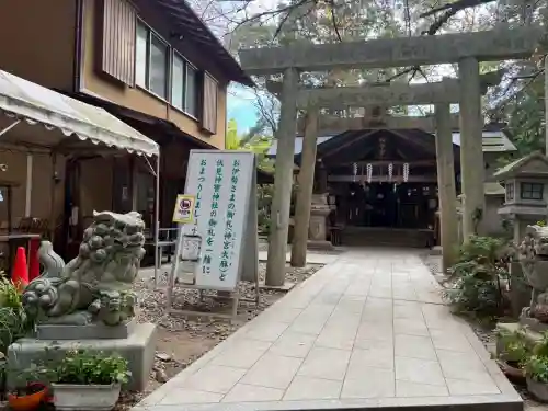 伏見神宝神社の{uncategorized: "未分類", other: "その他", undefined: "問題あり", building: "その他建物", grave: "お墓", sacred_gate: "鳥居", guardian: "狛犬", statue: "像", buddha: "仏像", history: "歴史", nature: "自然", garden: "庭園", animal: "動物", pagoda: "塔", temizu: "手水舎", mountain_gate: "山門・神門", sanctuary: "本殿・本堂", subordinate: "末社・摂社", art: "芸術", scenery: "景色", jizo: "地蔵", ema: "絵馬", goshuin: "御朱印", omikuji: "おみくじ", items: "授与品その他", amulet: "お守り", goshuincho: "御朱印帳", eats: "食事", festival: "お祭り", votive_dance: "神楽", shichigosan: "七五三参", wedding: "結婚式", experience: "体験その他", initially: "初詣", around: "周辺", anti_infection: "感染症対策"}