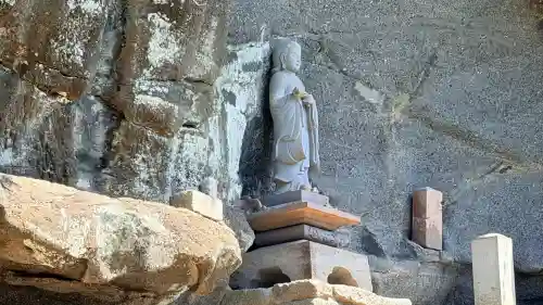 日本寺の{uncategorized: "未分類", other: "その他", undefined: "問題あり", building: "その他建物", grave: "お墓", sacred_gate: "鳥居", guardian: "狛犬", statue: "像", buddha: "仏像", history: "歴史", nature: "自然", garden: "庭園", animal: "動物", pagoda: "塔", temizu: "手水舎", mountain_gate: "山門・神門", sanctuary: "本殿・本堂", subordinate: "末社・摂社", art: "芸術", scenery: "景色", jizo: "地蔵", ema: "絵馬", goshuin: "御朱印", omikuji: "おみくじ", items: "授与品その他", amulet: "お守り", goshuincho: "御朱印帳", eats: "食事", festival: "お祭り", votive_dance: "神楽", shichigosan: "七五三参", wedding: "結婚式", experience: "体験その他", initially: "初詣", around: "周辺", anti_infection: "感染症対策"}