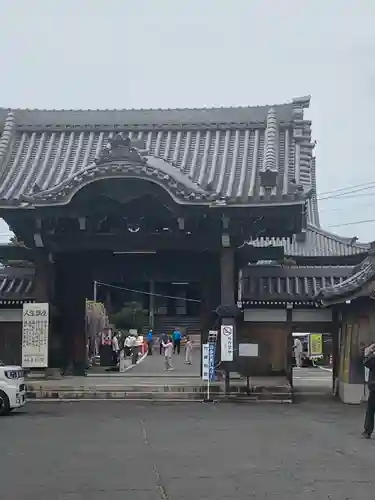 竹鼻別院の山門・神門