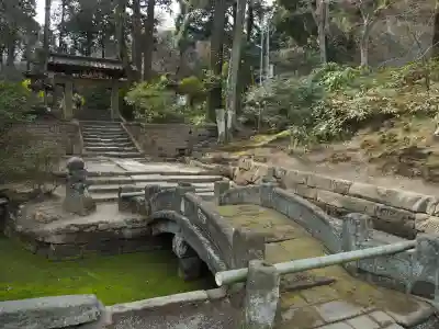浄智寺の{uncategorized: "未分類", other: "その他", undefined: "問題あり", building: "その他建物", grave: "お墓", sacred_gate: "鳥居", guardian: "狛犬", statue: "像", buddha: "仏像", history: "歴史", nature: "自然", garden: "庭園", animal: "動物", pagoda: "塔", temizu: "手水舎", mountain_gate: "山門・神門", sanctuary: "本殿・本堂", subordinate: "末社・摂社", art: "芸術", scenery: "景色", jizo: "地蔵", ema: "絵馬", goshuin: "御朱印", omikuji: "おみくじ", items: "授与品その他", amulet: "お守り", goshuincho: "御朱印帳", eats: "食事", festival: "お祭り", votive_dance: "神楽", shichigosan: "七五三参", wedding: "結婚式", experience: "体験その他", initially: "初詣", around: "周辺", anti_infection: "感染症対策"}