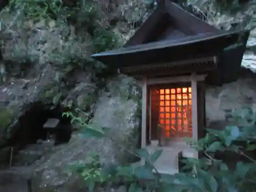 杉本寺の末社