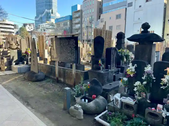 常圓寺の{uncategorized: "未分類", other: "その他", undefined: "問題あり", building: "その他建物", grave: "お墓", sacred_gate: "鳥居", guardian: "狛犬", statue: "像", buddha: "仏像", history: "歴史", nature: "自然", garden: "庭園", animal: "動物", pagoda: "塔", temizu: "手水舎", mountain_gate: "山門・神門", sanctuary: "本殿・本堂", subordinate: "末社・摂社", art: "芸術", scenery: "景色", jizo: "地蔵", ema: "絵馬", goshuin: "御朱印", omikuji: "おみくじ", items: "授与品その他", amulet: "お守り", goshuincho: "御朱印帳", eats: "食事", festival: "お祭り", votive_dance: "神楽", shichigosan: "七五三参", wedding: "結婚式", experience: "体験その他", initially: "初詣", around: "周辺", anti_infection: "感染症対策"}