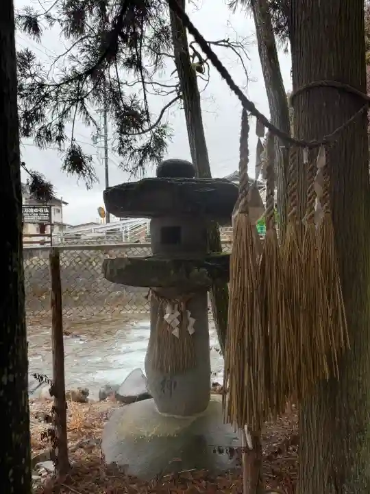 諏訪大社下社春宮の{uncategorized: "未分類", other: "その他", undefined: "問題あり", building: "その他建物", grave: "お墓", sacred_gate: "鳥居", guardian: "狛犬", statue: "像", buddha: "仏像", history: "歴史", nature: "自然", garden: "庭園", animal: "動物", pagoda: "塔", temizu: "手水舎", mountain_gate: "山門・神門", sanctuary: "本殿・本堂", subordinate: "末社・摂社", art: "芸術", scenery: "景色", jizo: "地蔵", ema: "絵馬", goshuin: "御朱印", omikuji: "おみくじ", items: "授与品その他", amulet: "お守り", goshuincho: "御朱印帳", eats: "食事", festival: "お祭り", votive_dance: "神楽", shichigosan: "七五三参", wedding: "結婚式", experience: "体験その他", initially: "初詣", around: "周辺", anti_infection: "感染症対策"}