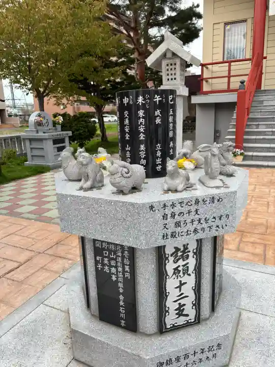 新川皇大神社の{uncategorized: "未分類", other: "その他", undefined: "問題あり", building: "その他建物", grave: "お墓", sacred_gate: "鳥居", guardian: "狛犬", statue: "像", buddha: "仏像", history: "歴史", nature: "自然", garden: "庭園", animal: "動物", pagoda: "塔", temizu: "手水舎", mountain_gate: "山門・神門", sanctuary: "本殿・本堂", subordinate: "末社・摂社", art: "芸術", scenery: "景色", jizo: "地蔵", ema: "絵馬", goshuin: "御朱印", omikuji: "おみくじ", items: "授与品その他", amulet: "お守り", goshuincho: "御朱印帳", eats: "食事", festival: "お祭り", votive_dance: "神楽", shichigosan: "七五三参", wedding: "結婚式", experience: "体験その他", initially: "初詣", around: "周辺", anti_infection: "感染症対策"}