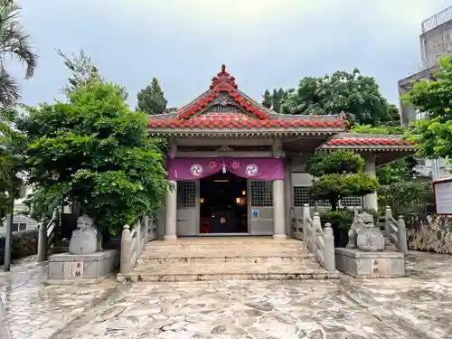 識名宮の本殿・本堂