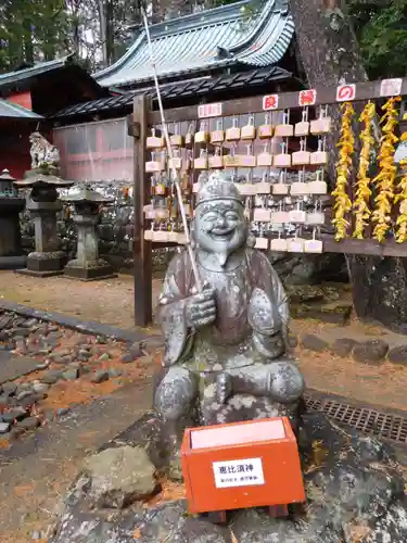 日光二荒山神社中宮祠の像