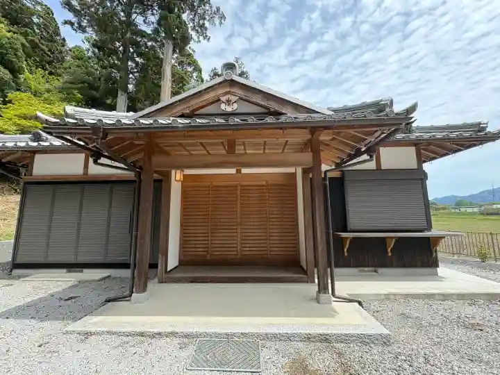 五百井神社の{uncategorized: "未分類", other: "その他", undefined: "問題あり", building: "その他建物", grave: "お墓", sacred_gate: "鳥居", guardian: "狛犬", statue: "像", buddha: "仏像", history: "歴史", nature: "自然", garden: "庭園", animal: "動物", pagoda: "塔", temizu: "手水舎", mountain_gate: "山門・神門", sanctuary: "本殿・本堂", subordinate: "末社・摂社", art: "芸術", scenery: "景色", jizo: "地蔵", ema: "絵馬", goshuin: "御朱印", omikuji: "おみくじ", items: "授与品その他", amulet: "お守り", goshuincho: "御朱印帳", eats: "食事", festival: "お祭り", votive_dance: "神楽", shichigosan: "七五三参", wedding: "結婚式", experience: "体験その他", initially: "初詣", around: "周辺", anti_infection: "感染症対策"}