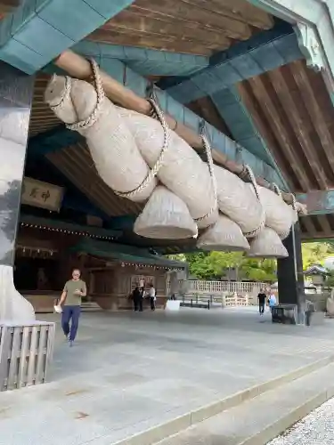 出雲大社の{uncategorized: "未分類", other: "その他", undefined: "問題あり", building: "その他建物", grave: "お墓", sacred_gate: "鳥居", guardian: "狛犬", statue: "像", buddha: "仏像", history: "歴史", nature: "自然", garden: "庭園", animal: "動物", pagoda: "塔", temizu: "手水舎", mountain_gate: "山門・神門", sanctuary: "本殿・本堂", subordinate: "末社・摂社", art: "芸術", scenery: "景色", jizo: "地蔵", ema: "絵馬", goshuin: "御朱印", omikuji: "おみくじ", items: "授与品その他", amulet: "お守り", goshuincho: "御朱印帳", eats: "食事", festival: "お祭り", votive_dance: "神楽", shichigosan: "七五三参", wedding: "結婚式", experience: "体験その他", initially: "初詣", around: "周辺", anti_infection: "感染症対策"}