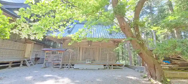 天照御祖神社の{uncategorized: "未分類", other: "その他", undefined: "問題あり", building: "その他建物", grave: "お墓", sacred_gate: "鳥居", guardian: "狛犬", statue: "像", buddha: "仏像", history: "歴史", nature: "自然", garden: "庭園", animal: "動物", pagoda: "塔", temizu: "手水舎", mountain_gate: "山門・神門", sanctuary: "本殿・本堂", subordinate: "末社・摂社", art: "芸術", scenery: "景色", jizo: "地蔵", ema: "絵馬", goshuin: "御朱印", omikuji: "おみくじ", items: "授与品その他", amulet: "お守り", goshuincho: "御朱印帳", eats: "食事", festival: "お祭り", votive_dance: "神楽", shichigosan: "七五三参", wedding: "結婚式", experience: "体験その他", initially: "初詣", around: "周辺", anti_infection: "感染症対策"}