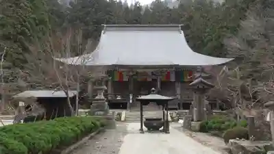宝珠山 立石寺の本殿・本堂