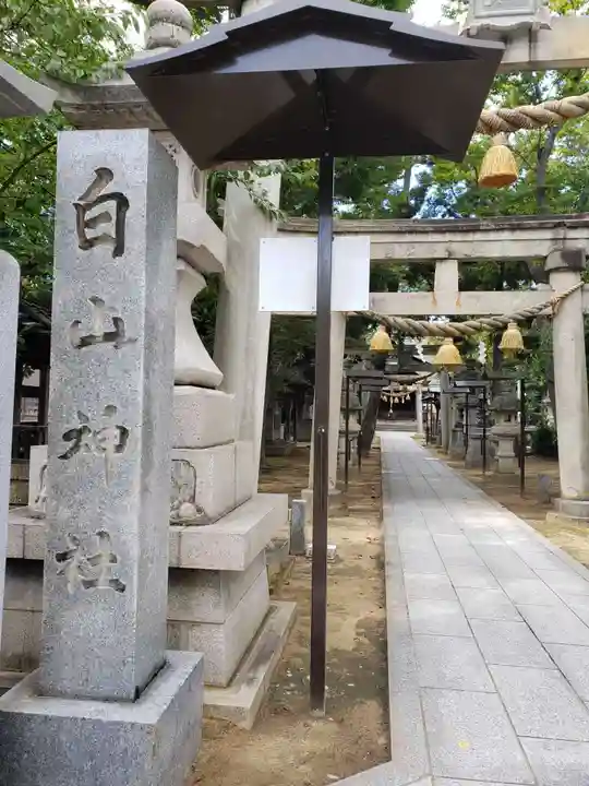 向本折白山神社のその他建物