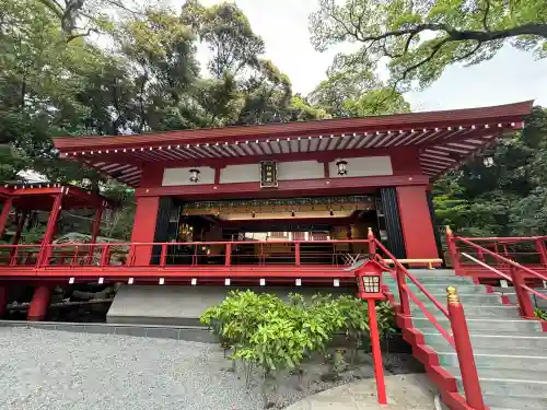 來宮神社の{uncategorized: "未分類", other: "その他", undefined: "問題あり", building: "その他建物", grave: "お墓", sacred_gate: "鳥居", guardian: "狛犬", statue: "像", buddha: "仏像", history: "歴史", nature: "自然", garden: "庭園", animal: "動物", pagoda: "塔", temizu: "手水舎", mountain_gate: "山門・神門", sanctuary: "本殿・本堂", subordinate: "末社・摂社", art: "芸術", scenery: "景色", jizo: "地蔵", ema: "絵馬", goshuin: "御朱印", omikuji: "おみくじ", items: "授与品その他", amulet: "お守り", goshuincho: "御朱印帳", eats: "食事", festival: "お祭り", votive_dance: "神楽", shichigosan: "七五三参", wedding: "結婚式", experience: "体験その他", initially: "初詣", around: "周辺", anti_infection: "感染症対策"}