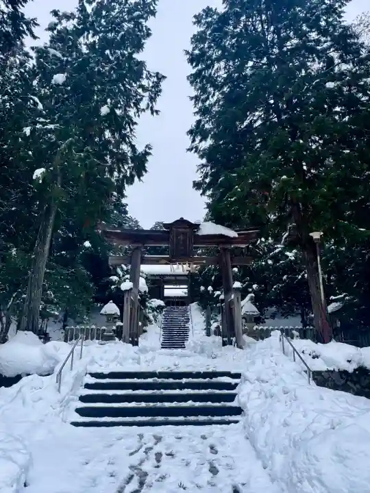 倭文神社の{uncategorized: "未分類", other: "その他", undefined: "問題あり", building: "その他建物", grave: "お墓", sacred_gate: "鳥居", guardian: "狛犬", statue: "像", buddha: "仏像", history: "歴史", nature: "自然", garden: "庭園", animal: "動物", pagoda: "塔", temizu: "手水舎", mountain_gate: "山門・神門", sanctuary: "本殿・本堂", subordinate: "末社・摂社", art: "芸術", scenery: "景色", jizo: "地蔵", ema: "絵馬", goshuin: "御朱印", omikuji: "おみくじ", items: "授与品その他", amulet: "お守り", goshuincho: "御朱印帳", eats: "食事", festival: "お祭り", votive_dance: "神楽", shichigosan: "七五三参", wedding: "結婚式", experience: "体験その他", initially: "初詣", around: "周辺", anti_infection: "感染症対策"}