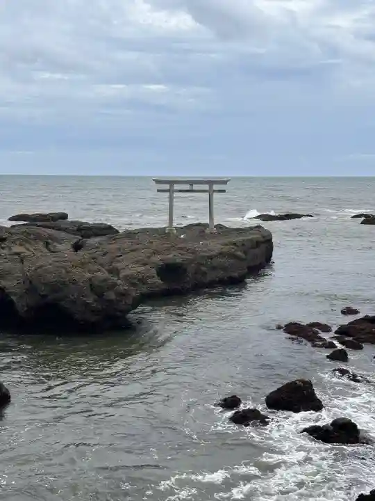 大洗磯前神社の{uncategorized: "未分類", other: "その他", undefined: "問題あり", building: "その他建物", grave: "お墓", sacred_gate: "鳥居", guardian: "狛犬", statue: "像", buddha: "仏像", history: "歴史", nature: "自然", garden: "庭園", animal: "動物", pagoda: "塔", temizu: "手水舎", mountain_gate: "山門・神門", sanctuary: "本殿・本堂", subordinate: "末社・摂社", art: "芸術", scenery: "景色", jizo: "地蔵", ema: "絵馬", goshuin: "御朱印", omikuji: "おみくじ", items: "授与品その他", amulet: "お守り", goshuincho: "御朱印帳", eats: "食事", festival: "お祭り", votive_dance: "神楽", shichigosan: "七五三参", wedding: "結婚式", experience: "体験その他", initially: "初詣", around: "周辺", anti_infection: "感染症対策"}