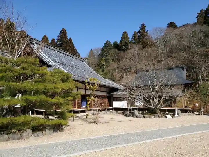 百済寺の{uncategorized: "未分類", other: "その他", undefined: "問題あり", building: "その他建物", grave: "お墓", sacred_gate: "鳥居", guardian: "狛犬", statue: "像", buddha: "仏像", history: "歴史", nature: "自然", garden: "庭園", animal: "動物", pagoda: "塔", temizu: "手水舎", mountain_gate: "山門・神門", sanctuary: "本殿・本堂", subordinate: "末社・摂社", art: "芸術", scenery: "景色", jizo: "地蔵", ema: "絵馬", goshuin: "御朱印", omikuji: "おみくじ", items: "授与品その他", amulet: "お守り", goshuincho: "御朱印帳", eats: "食事", festival: "お祭り", votive_dance: "神楽", shichigosan: "七五三参", wedding: "結婚式", experience: "体験その他", initially: "初詣", around: "周辺", anti_infection: "感染症対策"}