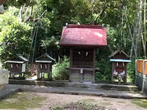 鳴神社の末社