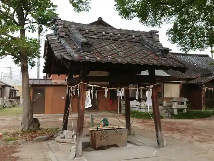 七所社の手水舎