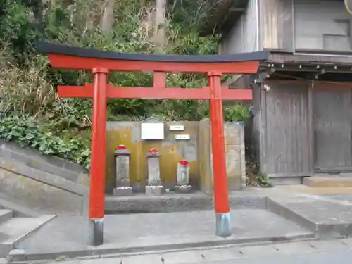 新宿稲荷神社の鳥居